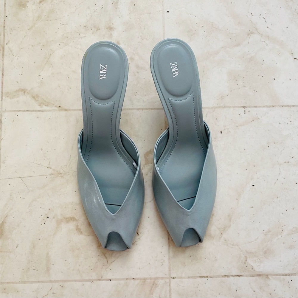 $60 Zara Dusty Blue Faux Patent Leather Peep Toe Heels Sandals Mules Size 8.5 - Picture 7 of 13